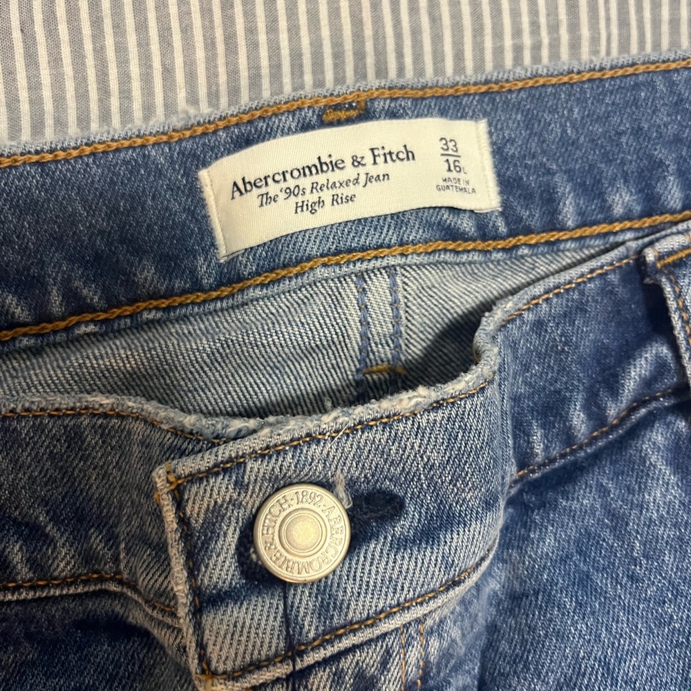Abercrombie and Fitch 90’s relaxed jean, high rise